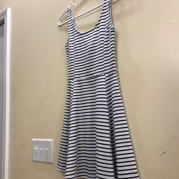 Black & White Striped Women’s Skater Dress H&M 2 - Picture 5 of 8